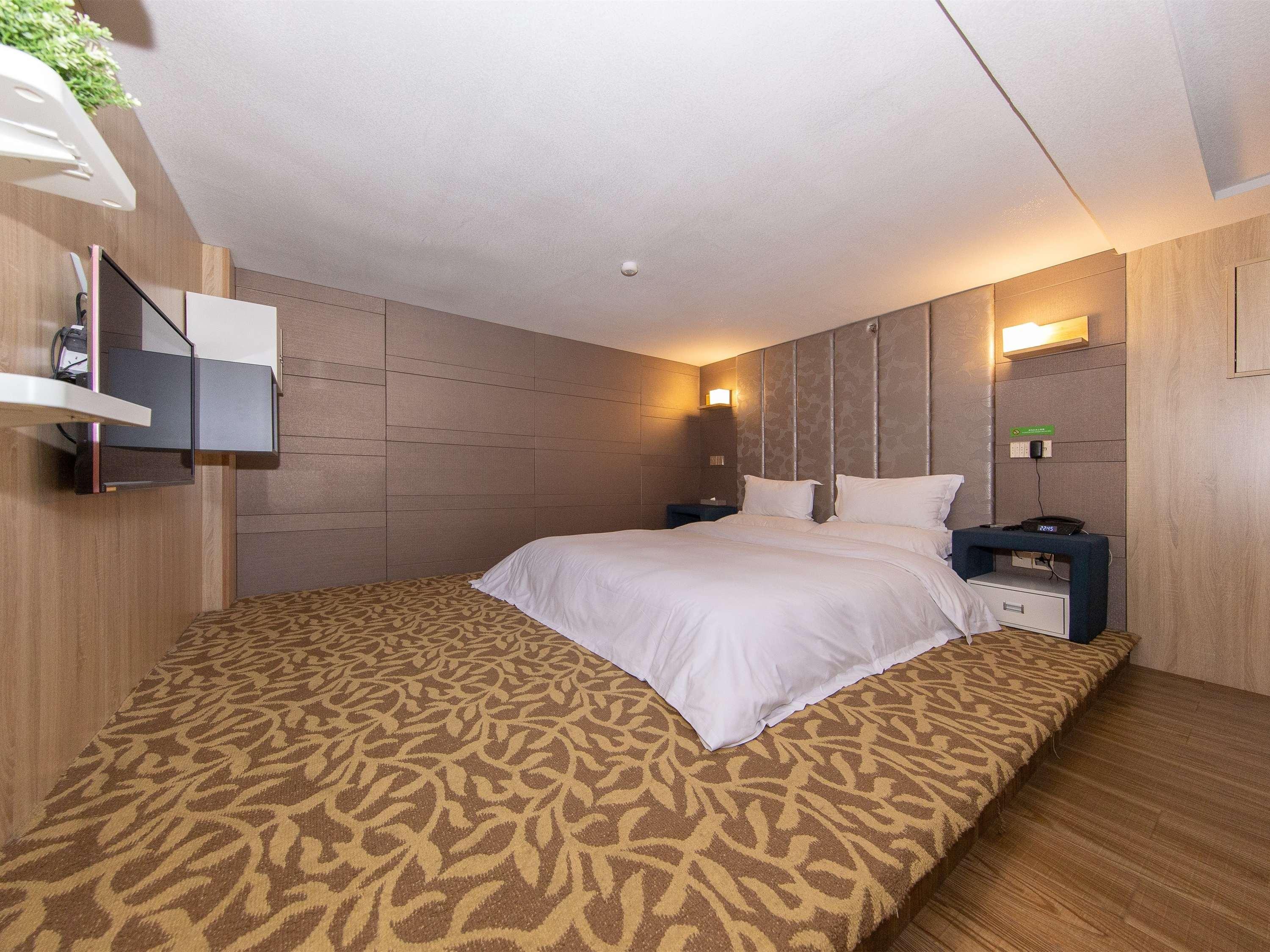 Ibis Styles Nantong Development Zone Shimao Plaza Exterior foto